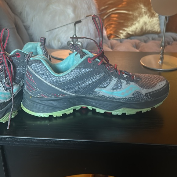 Saucony Excursion TR8 Trail Running Shoes Grey Neon Pink Womens Size 8.5 - Picture 2 of 11